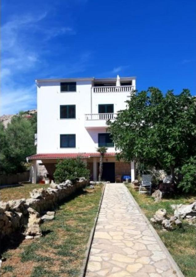 Family Miluna Apartment Metajna